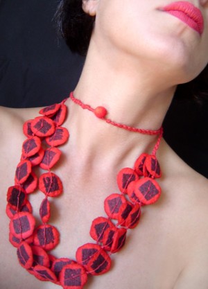 Necklace model Nu Assoupie